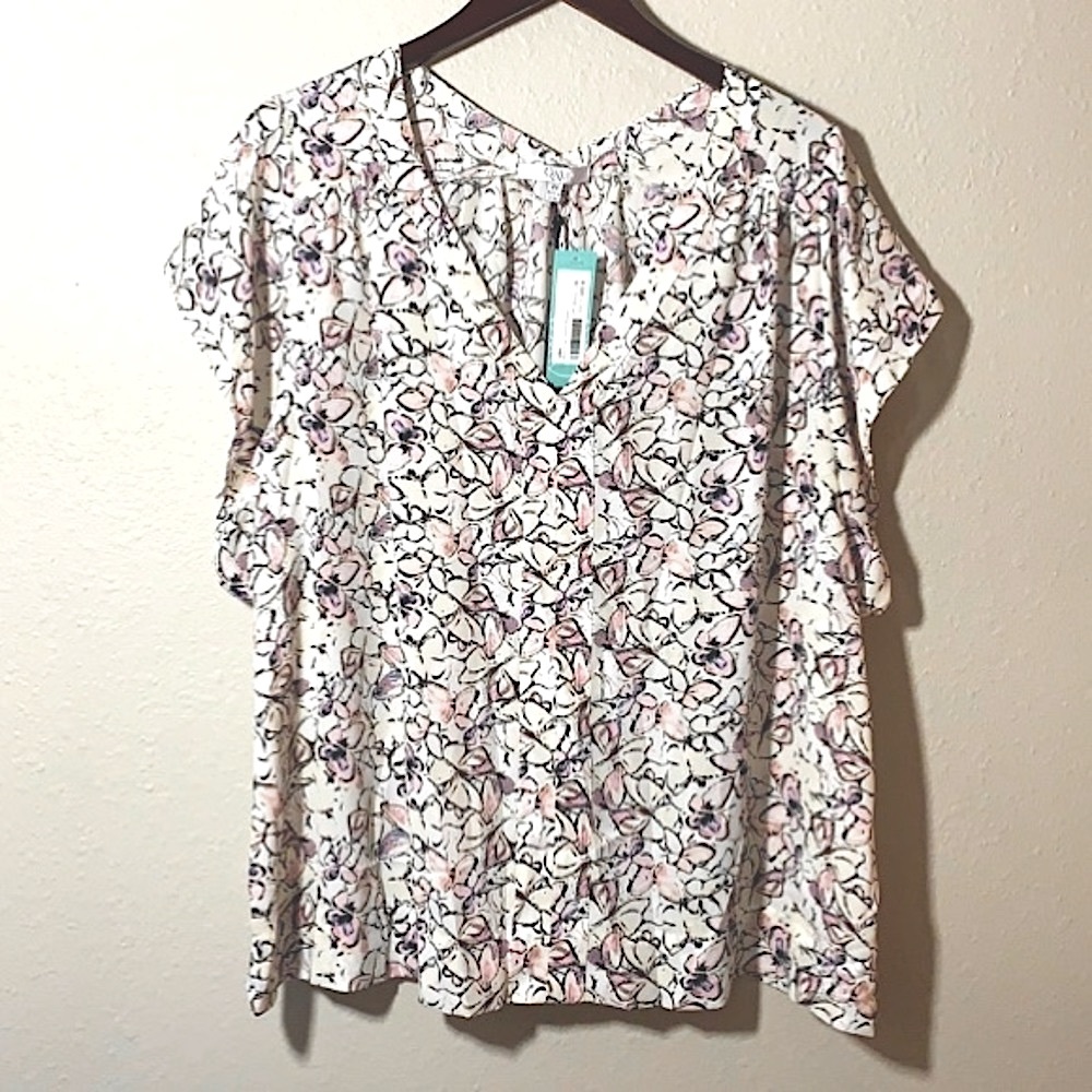 PUBLIC STORAGE TOOK
Q&A butterfly silky cap-sleeve blouse Sz 2X plus size